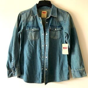 Levi’s Strauss top sports wear for Women’s Size LGG